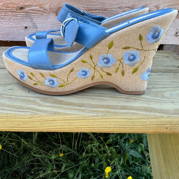 Lia Line 4-1/4" Embroidered Wedge Heel Sandals - Picture 3 of 5